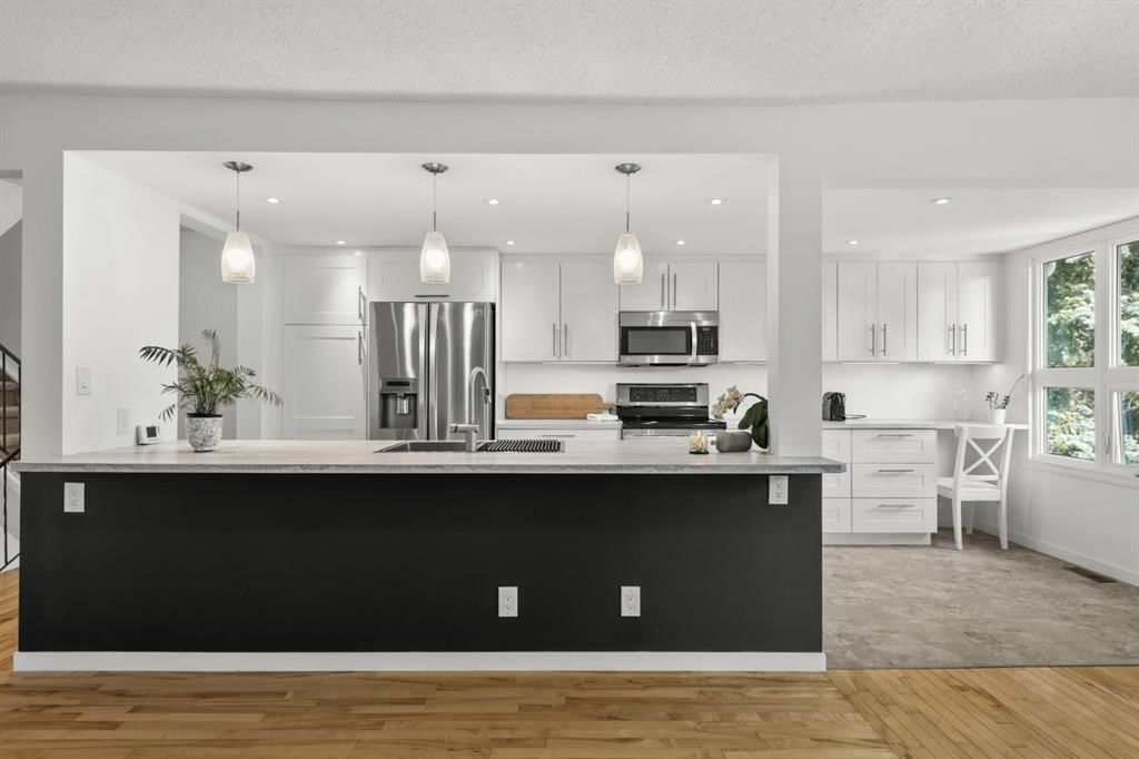 2 Canterbury Gardens SW, Calgary — main listing photo