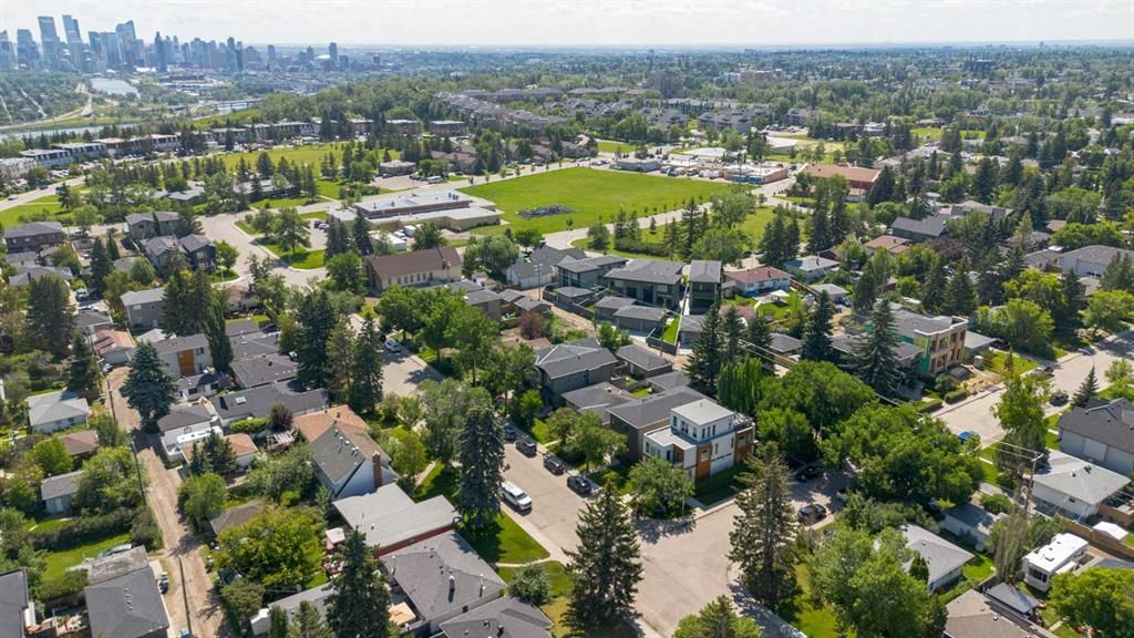 3531 3 Avenue SW, Calgary — photo 3 of 32