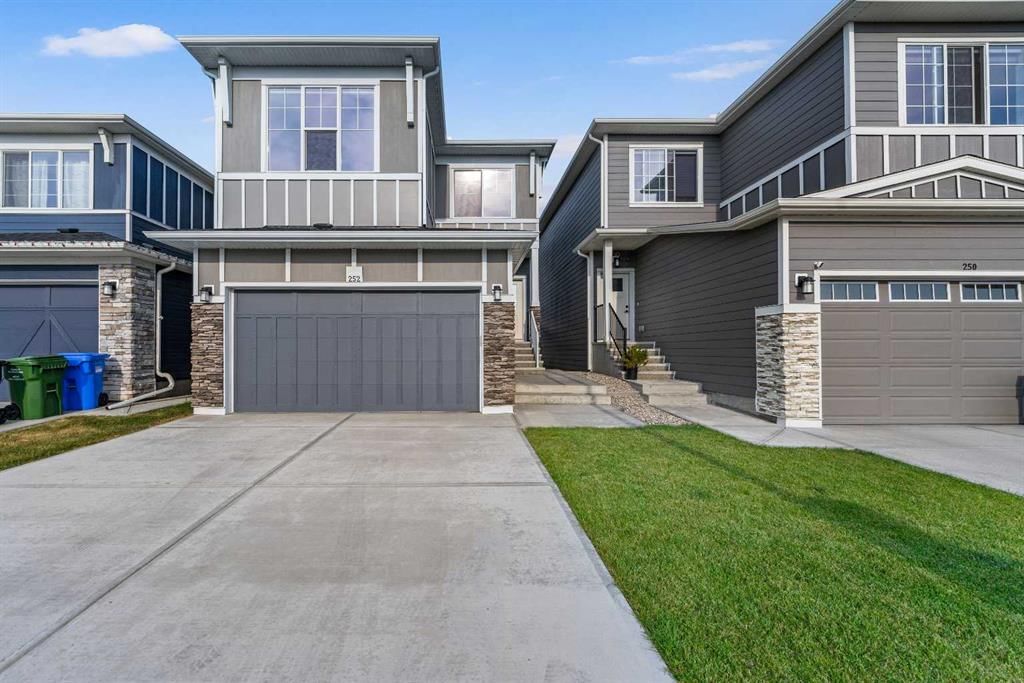 252 Walcrest View SE, Calgary — main listing photo