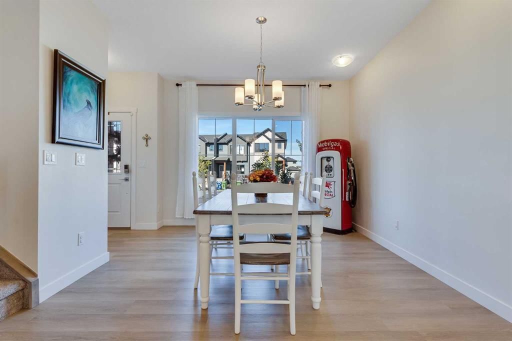 94 Silverton Glen Gate SW, Calgary — photo 5 of 39