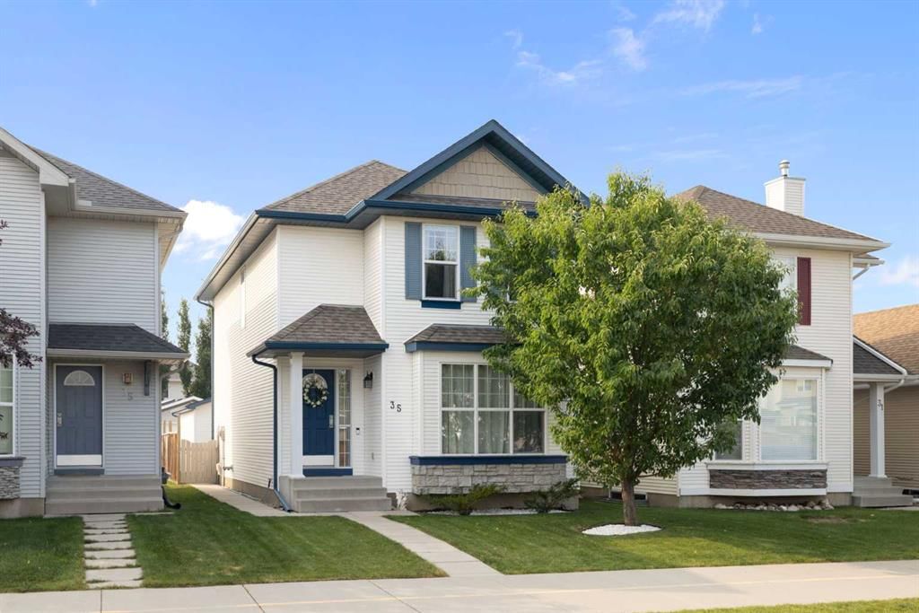 35 Royal Birch Road NW, Calgary — main listing photo