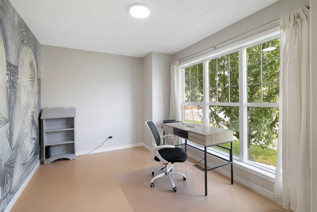 35 Royal Birch Road NW, Calgary — photo 4 of 28