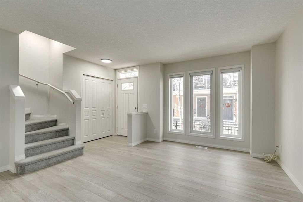 1014 Auburn Bay Square SE, Calgary — photo 4 of 37