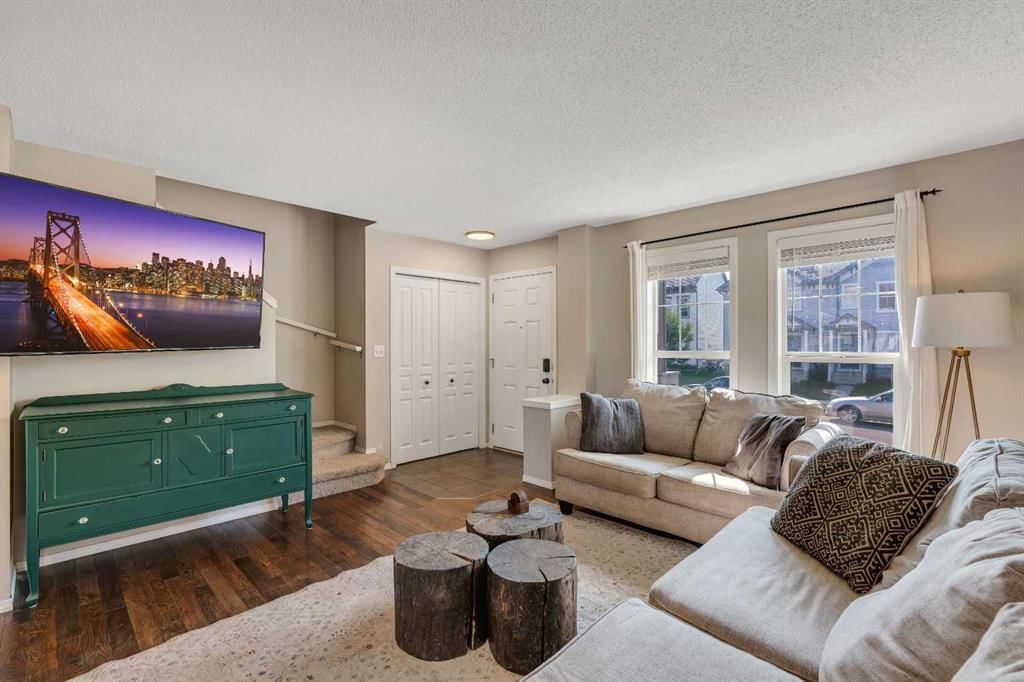 13 Elgin Meadows View SE, Calgary — photo 3 of 32