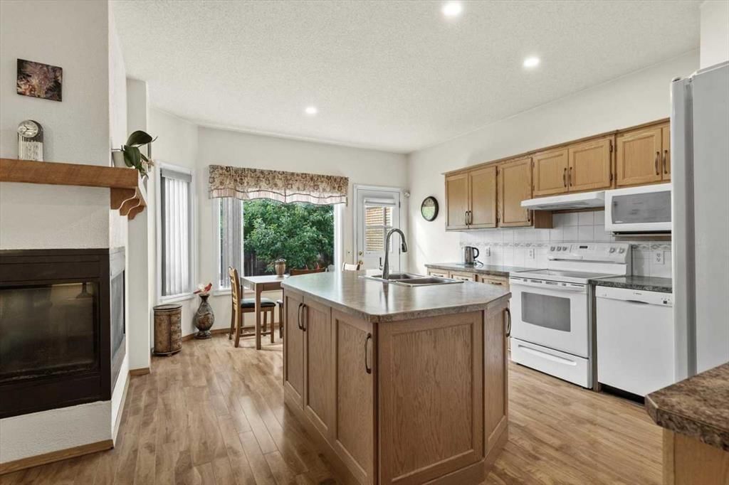 9822 Hidden Valley Drive NW, Calgary — photo 3 of 35