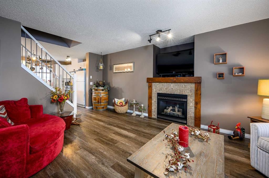 162 Citadel Mesa Close NW, Calgary — photo 3 of 32