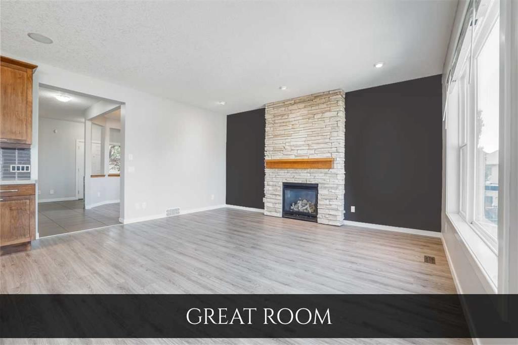 129 Pantego Bay NW, Calgary — photo 5 of 36