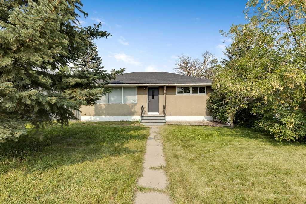 516 32 Avenue NE, Calgary — photo 2 of 49