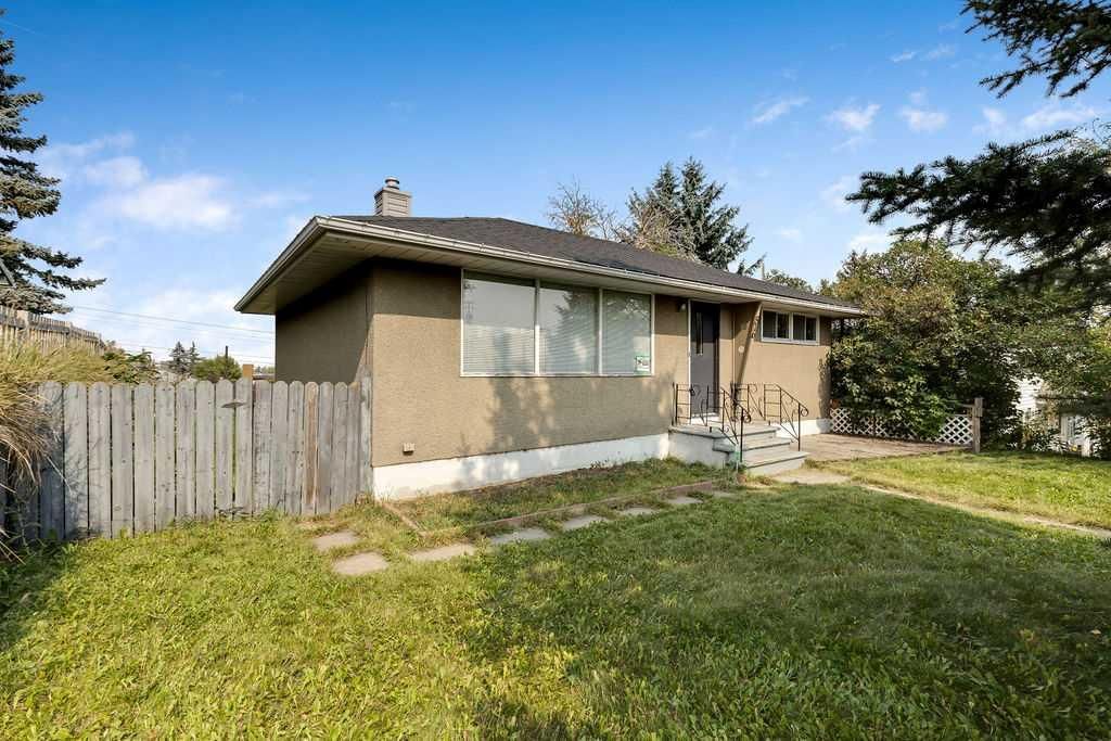 516 32 Avenue NE, Calgary — photo 5 of 49