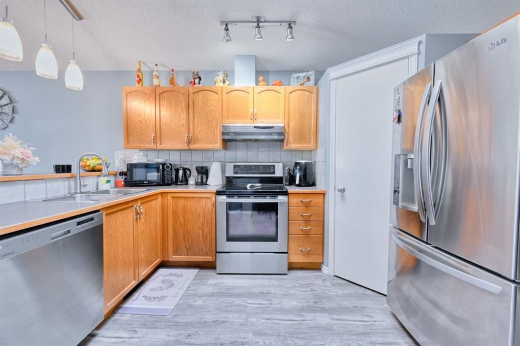 101 Prestwick Rise SE, Calgary — photo 4 of 23