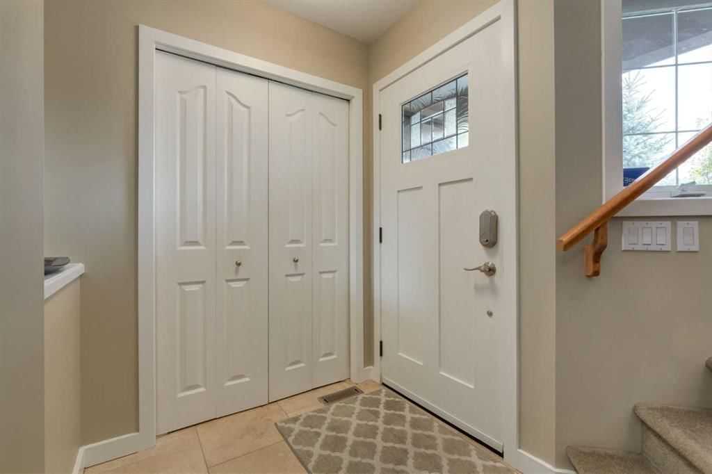 21 Springbank Rise SW, Calgary — photo 3 of 45