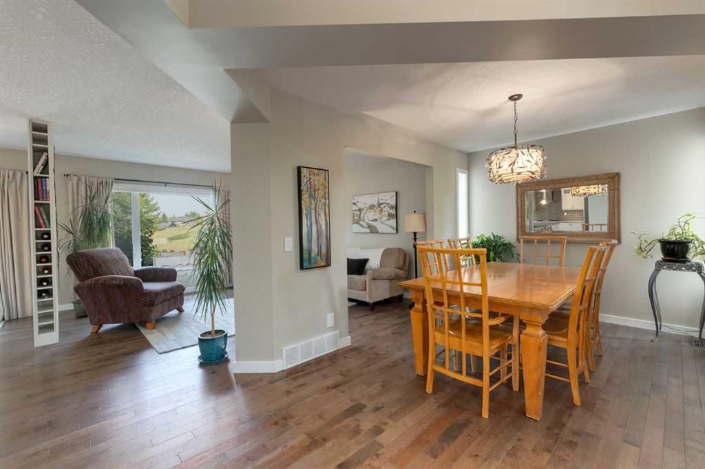 21 Springbank Rise SW, Calgary — photo 5 of 45