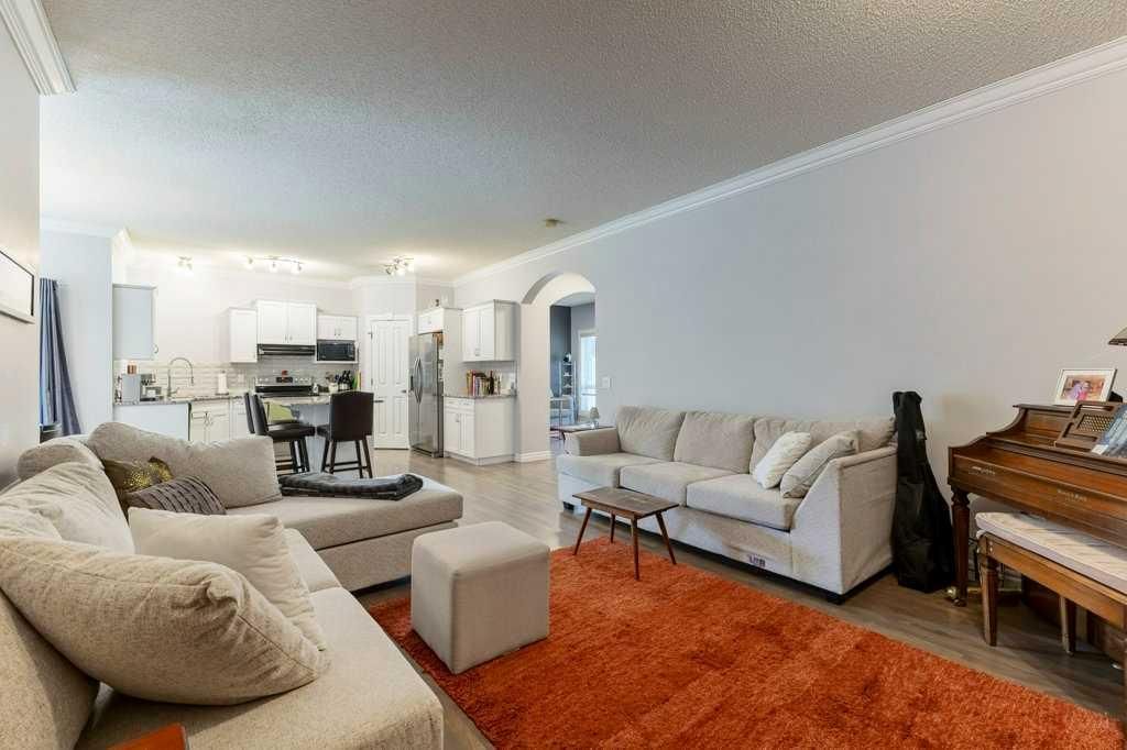 540 Panatella Court NW, Calgary — photo 4 of 43