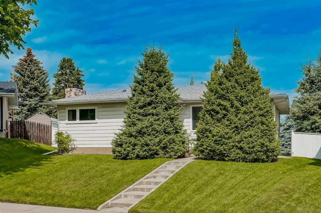 7419 Huntertown Crescent NW, Calgary — photo 2 of 50