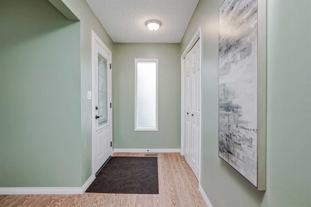 7419 Huntertown Crescent NW, Calgary — photo 5 of 50