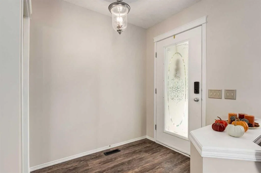 53 PRESTWICK Rise SE, Calgary — photo 4 of 40