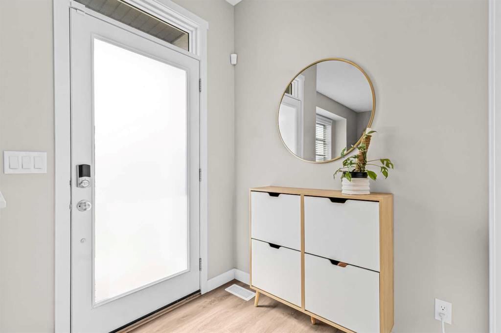 360 Belmont Avenue SW, Calgary — photo 2 of 32