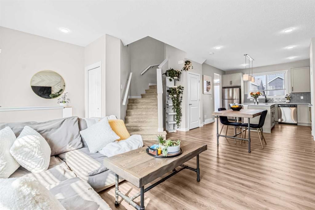 360 Belmont Avenue SW, Calgary — photo 4 of 32