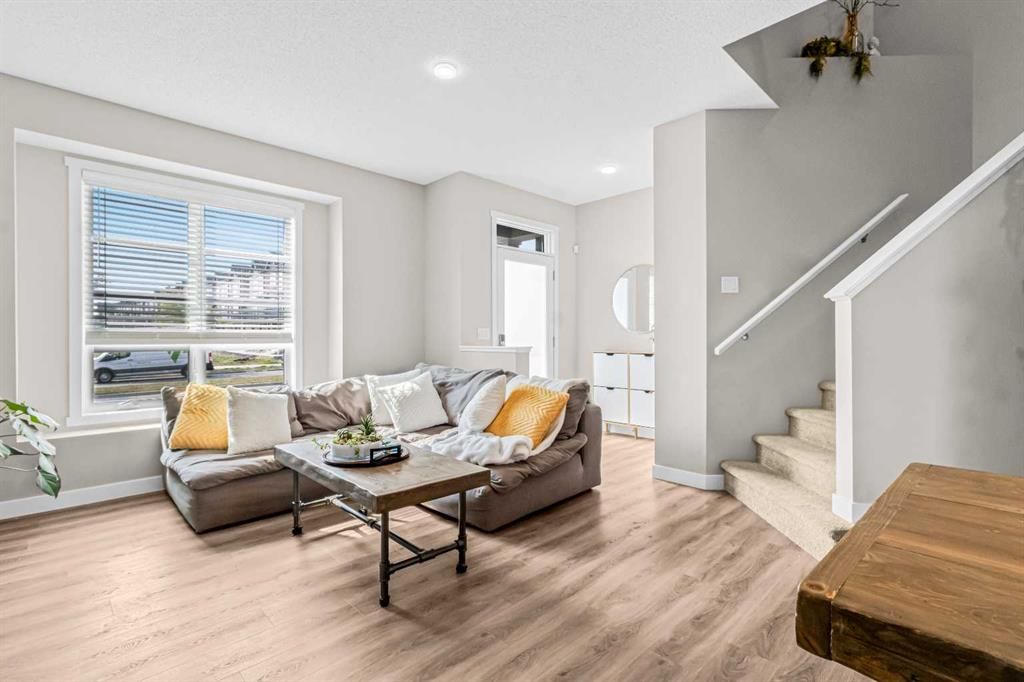 360 Belmont Avenue SW, Calgary — photo 5 of 32