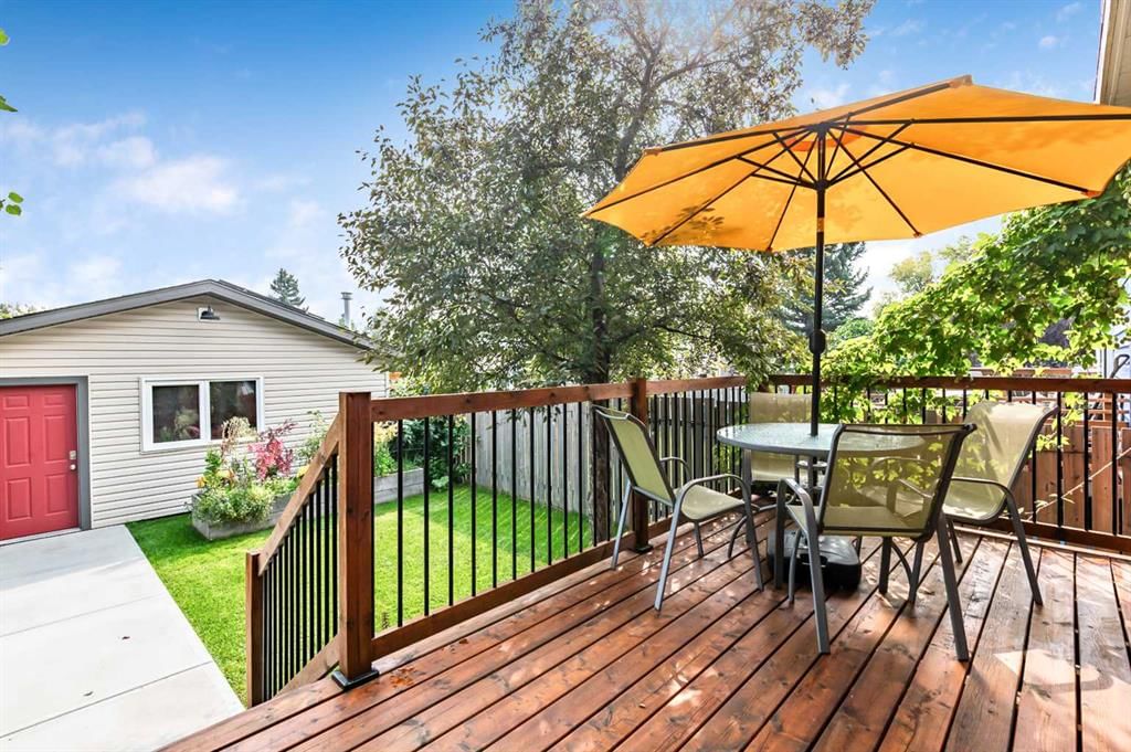 4004 46 Street SW, Calgary — photo 4 of 48