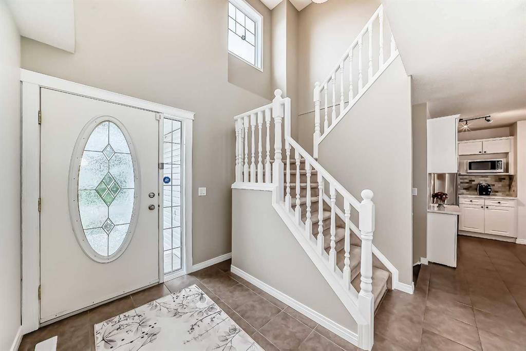 71 Hidden Ranch Close NW, Calgary — photo 4 of 50