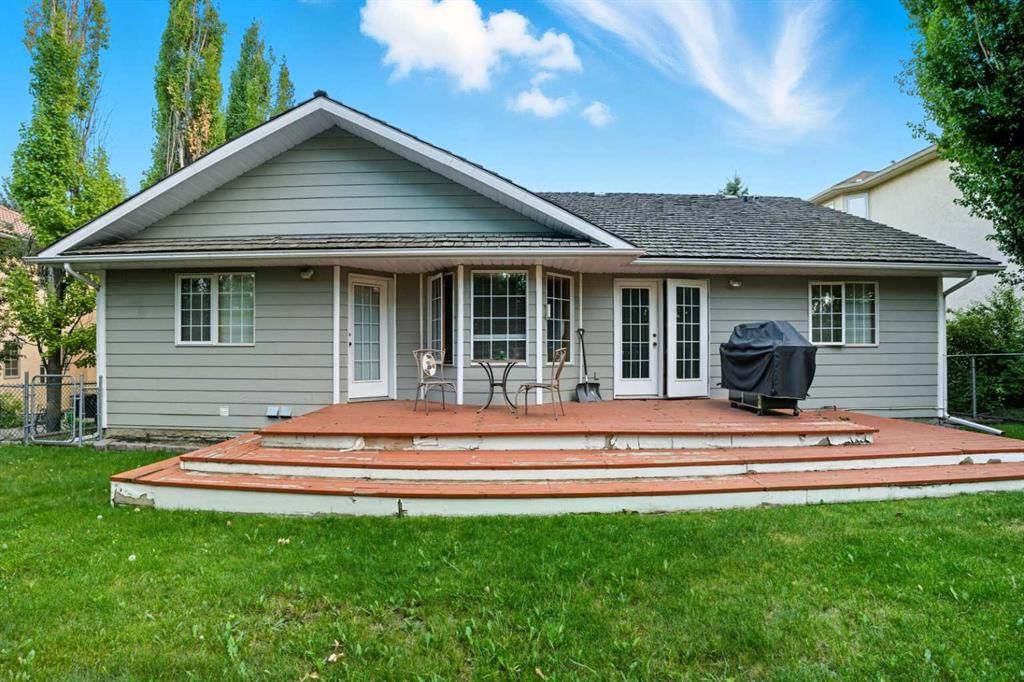 1552 Evergreen Hill SW, Calgary — photo 4 of 11