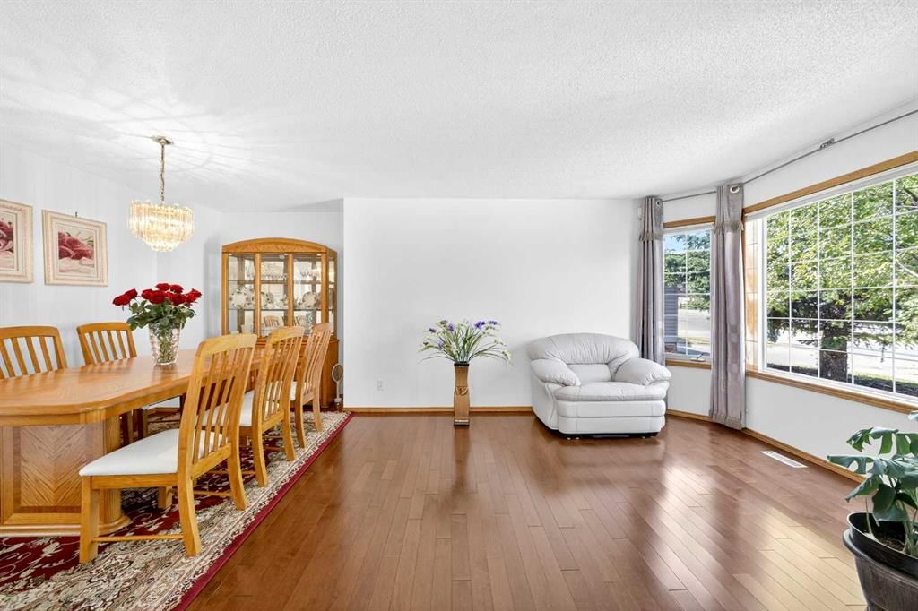 9200 Edgebrook Drive NW, Calgary — photo 2 of 43