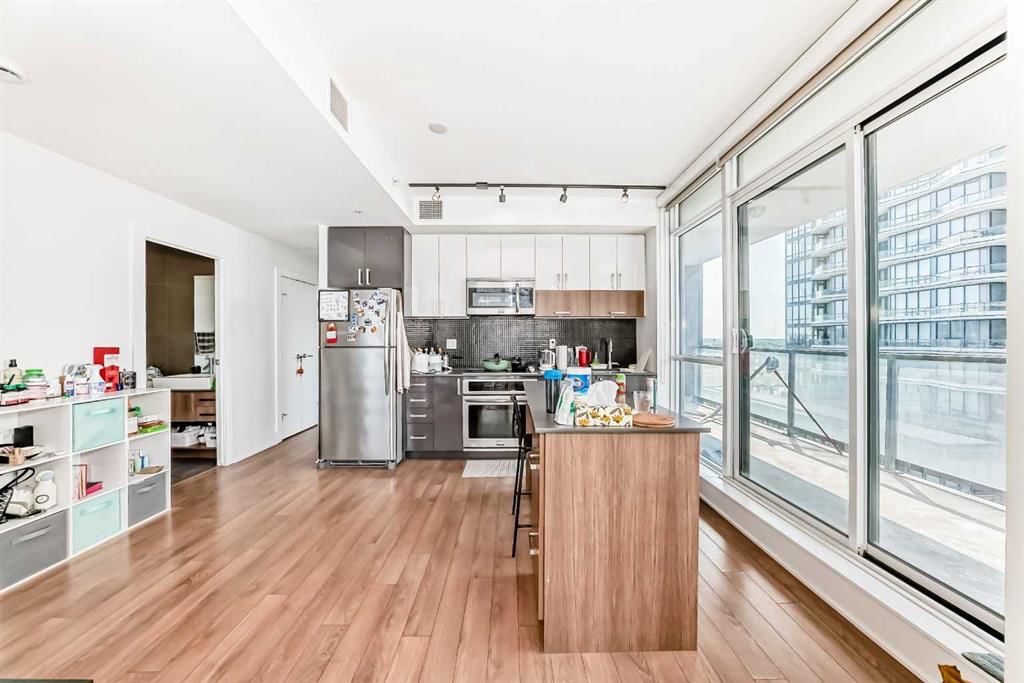 1202, 550 Riverfront Avenue SE, Calgary — photo 3 of 22