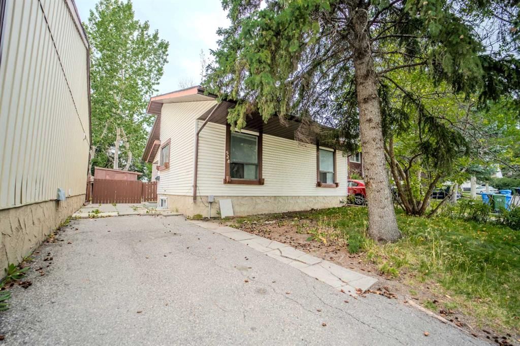 528 Whitehill Place NE, Calgary — main listing photo