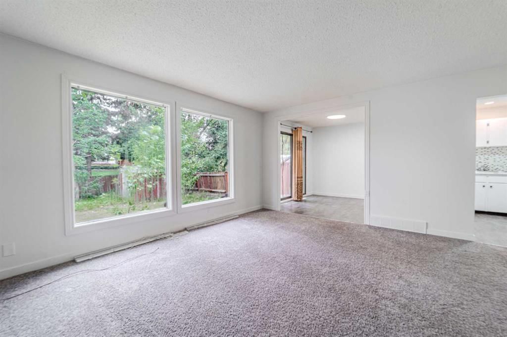 528 Whitehill Place NE, Calgary — photo 4 of 35