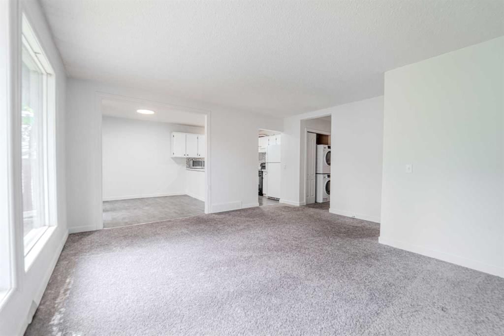 528 Whitehill Place NE, Calgary — photo 5 of 35