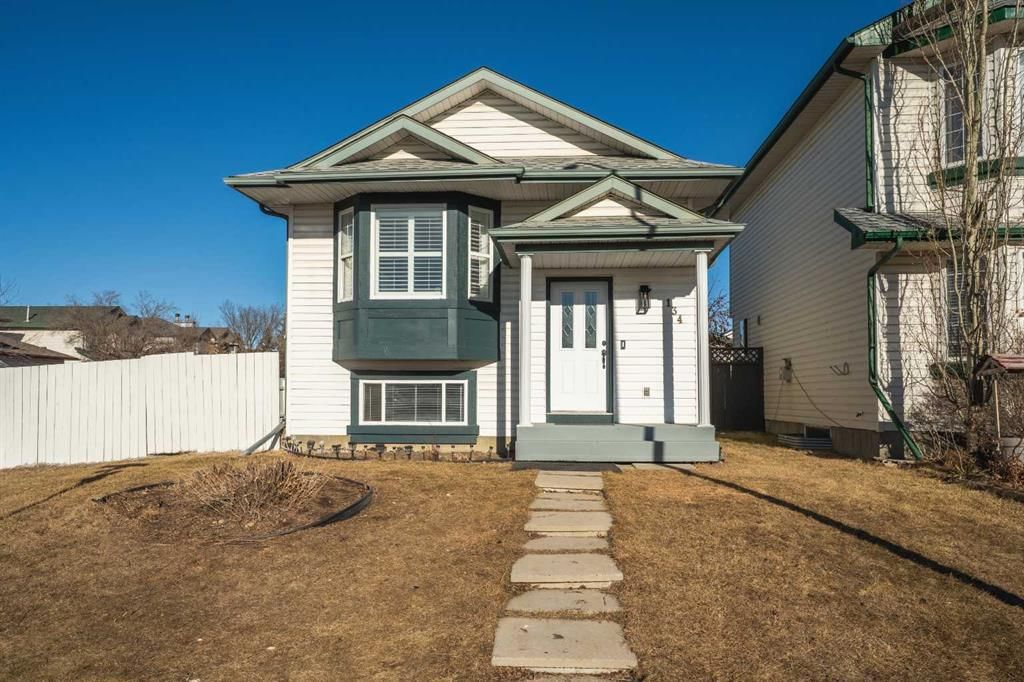 134 Erin Meadow Crescent SE, Calgary — photo 3 of 43