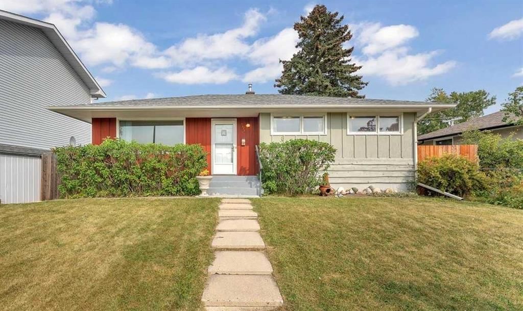 4920 Worcester Drive SW, Calgary — main listing photo