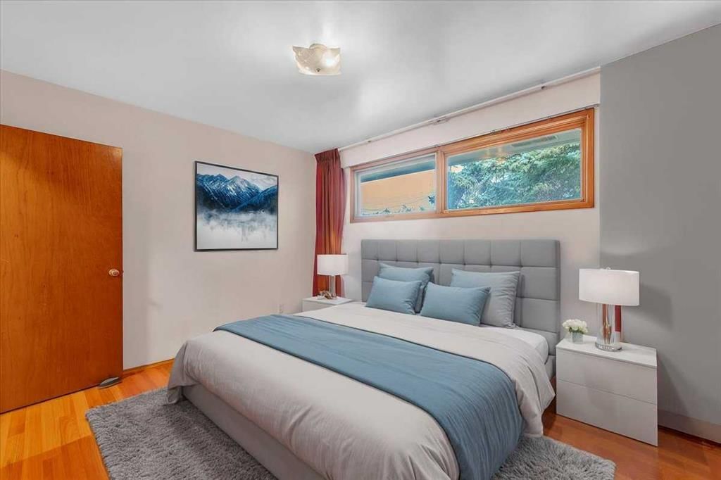 4920 Worcester Drive SW, Calgary — photo 3 of 46