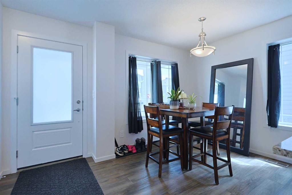 153 Yorkville Avenue SW, Calgary — photo 2 of 34