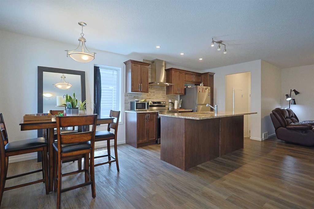 153 Yorkville Avenue SW, Calgary — photo 4 of 34