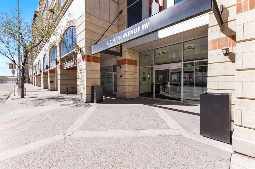 1106, 910 5 Avenue SW, Calgary — photo 3 of 32
