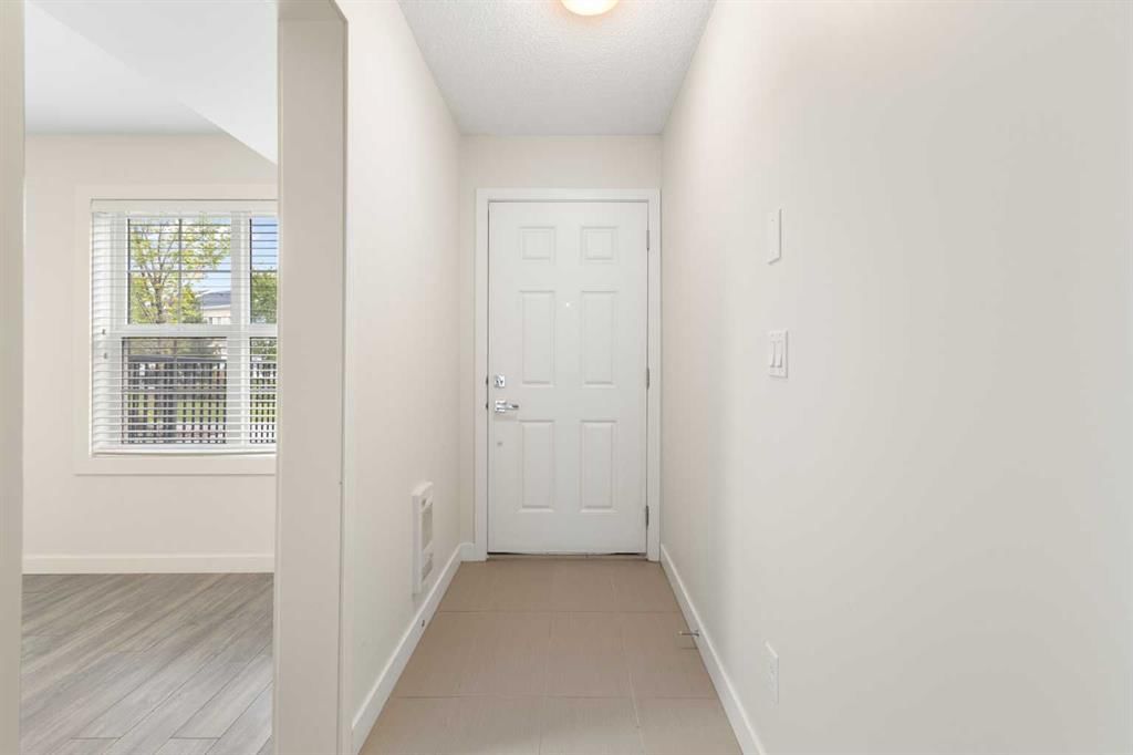 34 Sherwood Row NW, Calgary — photo 4 of 34