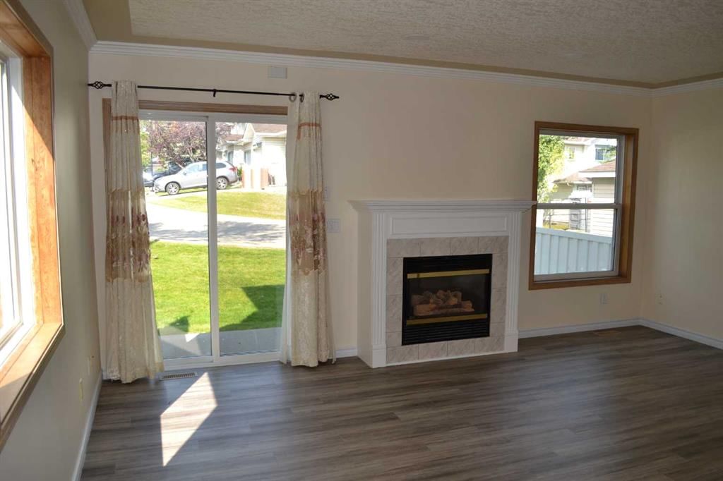 21 Country Hills Rise NW, Calgary — photo 3 of 23