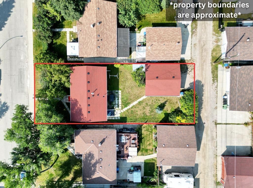 8724 34 Avenue NW, Calgary — photo 4 of 22