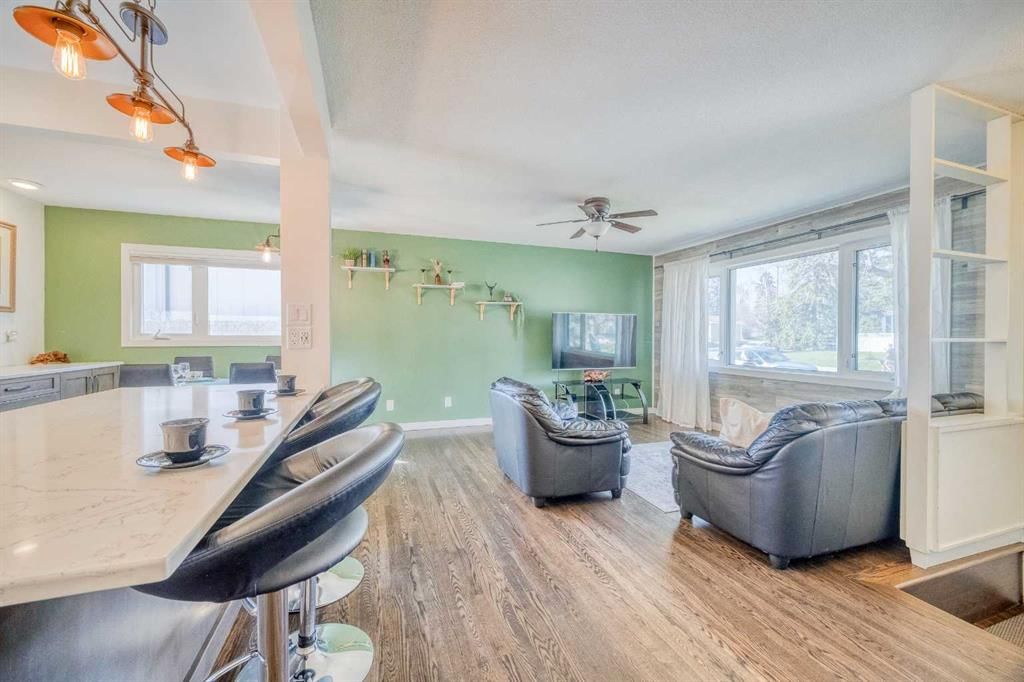 2715 63 Avenue SW, Calgary — photo 4 of 50