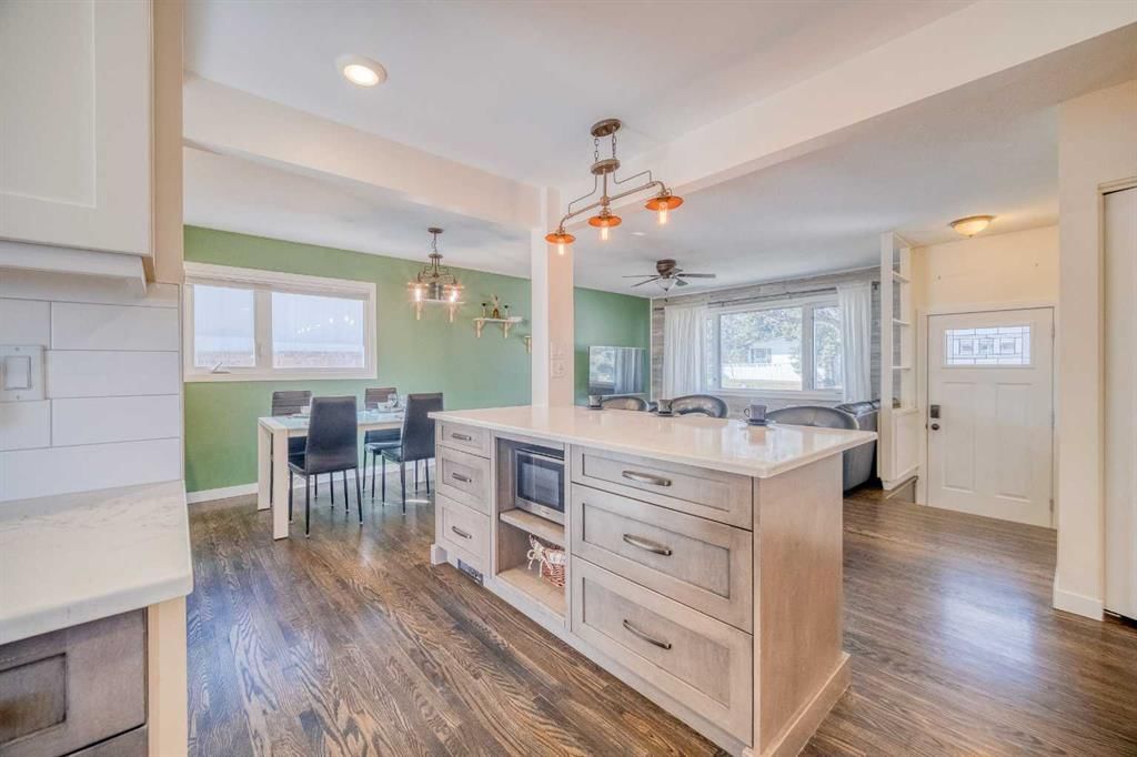 2715 63 Avenue SW, Calgary — photo 5 of 50