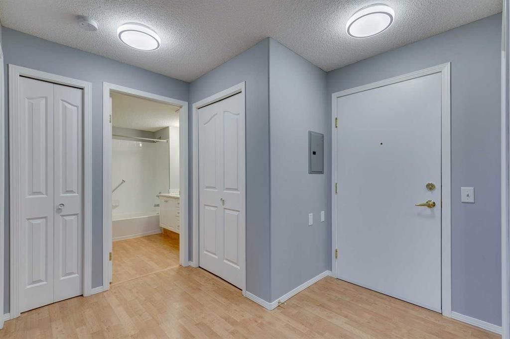 5333, 5000 Somervale Court SW, Calgary — photo 2 of 20