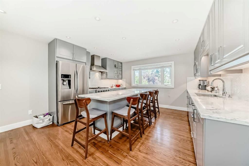 2712 32 Avenue SW, Calgary — photo 5 of 44