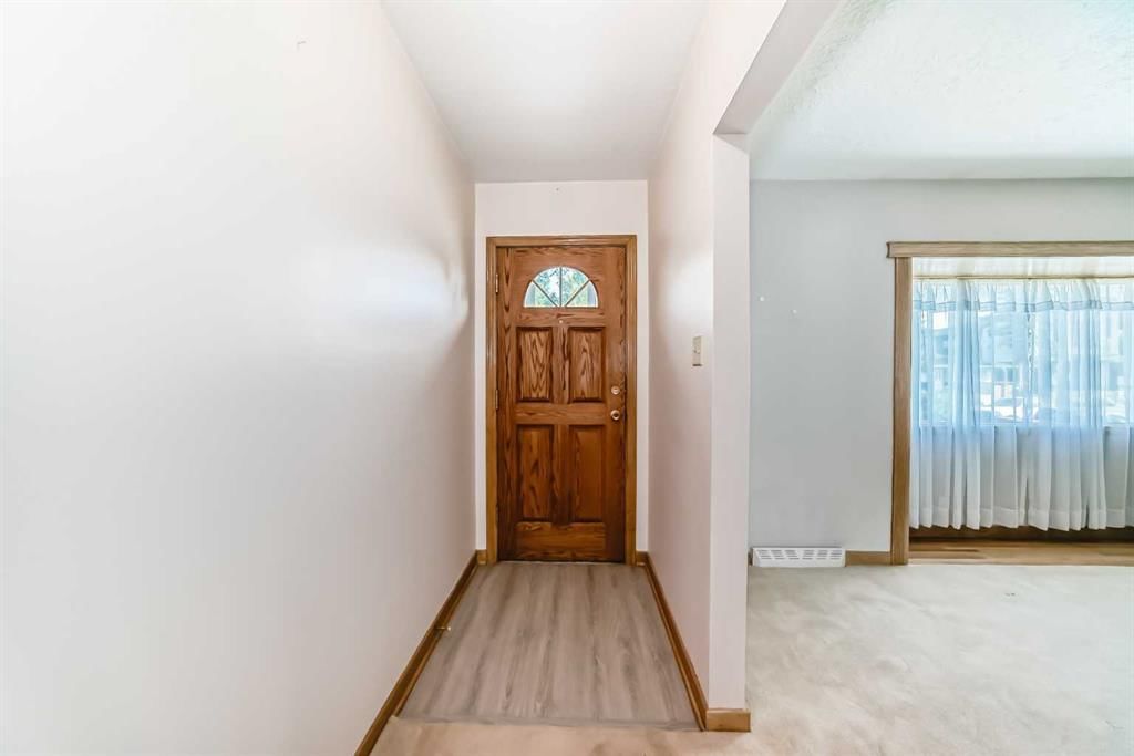 1127 15 Avenue NE, Calgary — photo 4 of 41
