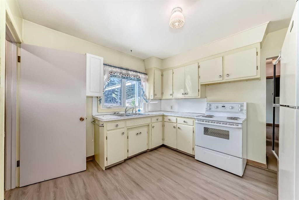1127 15 Avenue NE, Calgary — photo 5 of 41