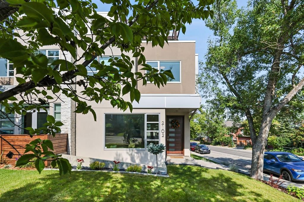 2102 28 Avenue SW, Calgary — photo 3 of 18