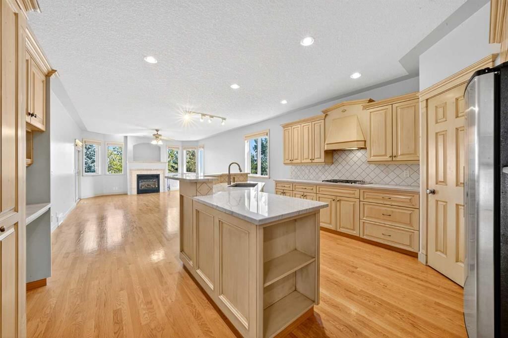 46 Valley Ponds Way NW, Calgary — photo 4 of 50