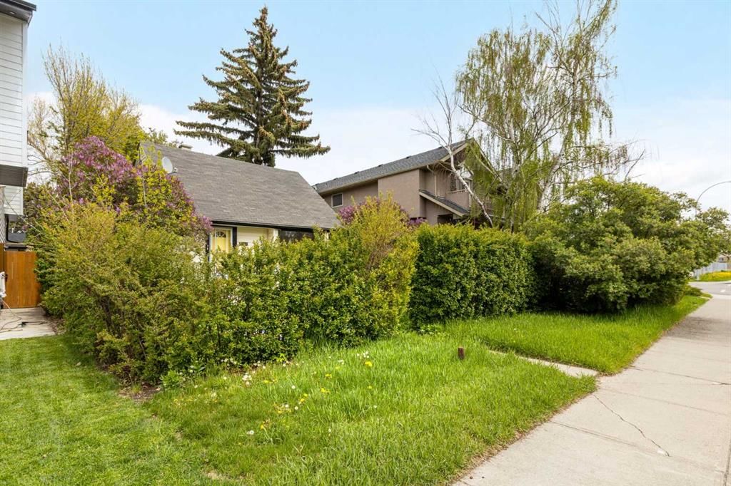 1206 Regal Crescent NE, Calgary — photo 4 of 35