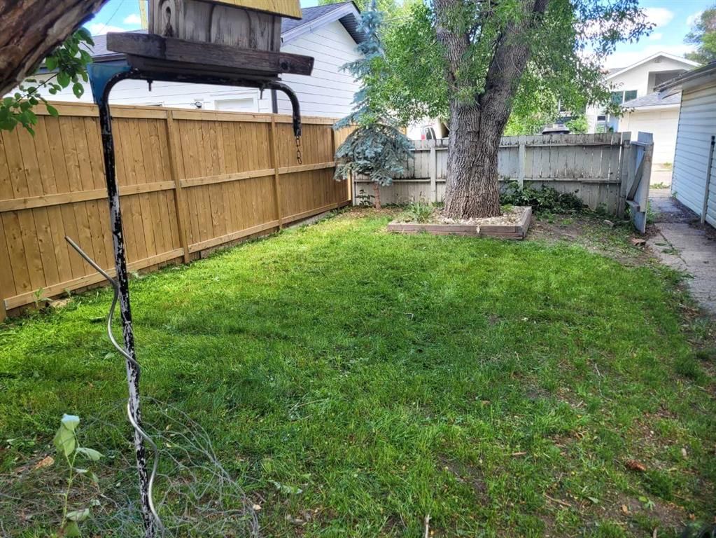 1206 Regal Crescent NE, Calgary — photo 5 of 35